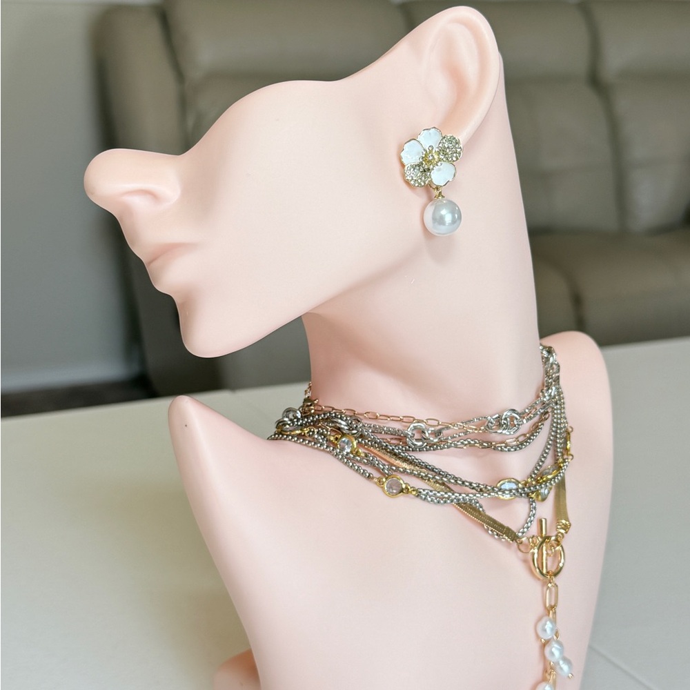 Elegant Pearl Drop Flower Earrings - White and Gold